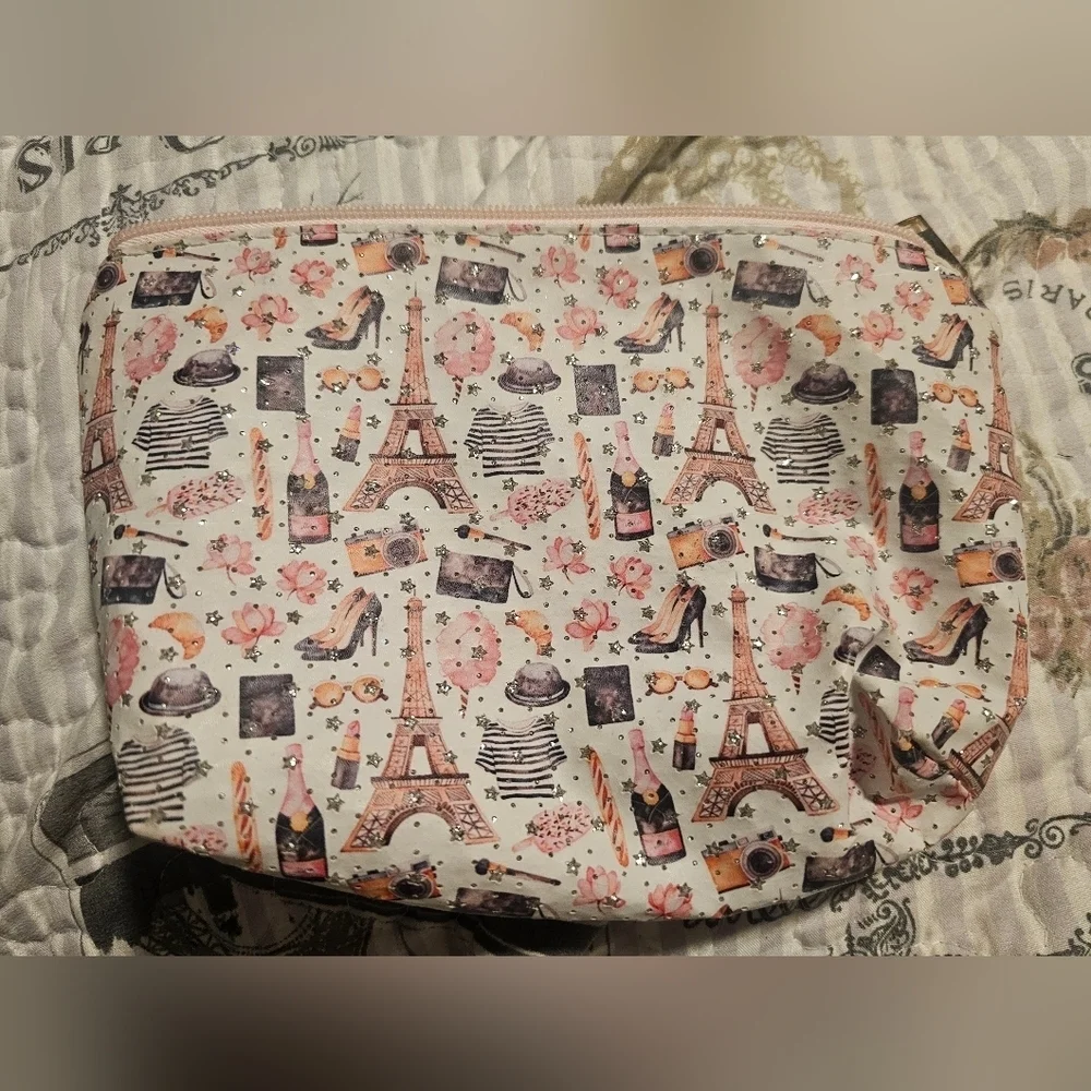 NWOT French Detailed Sparkle make-up bag